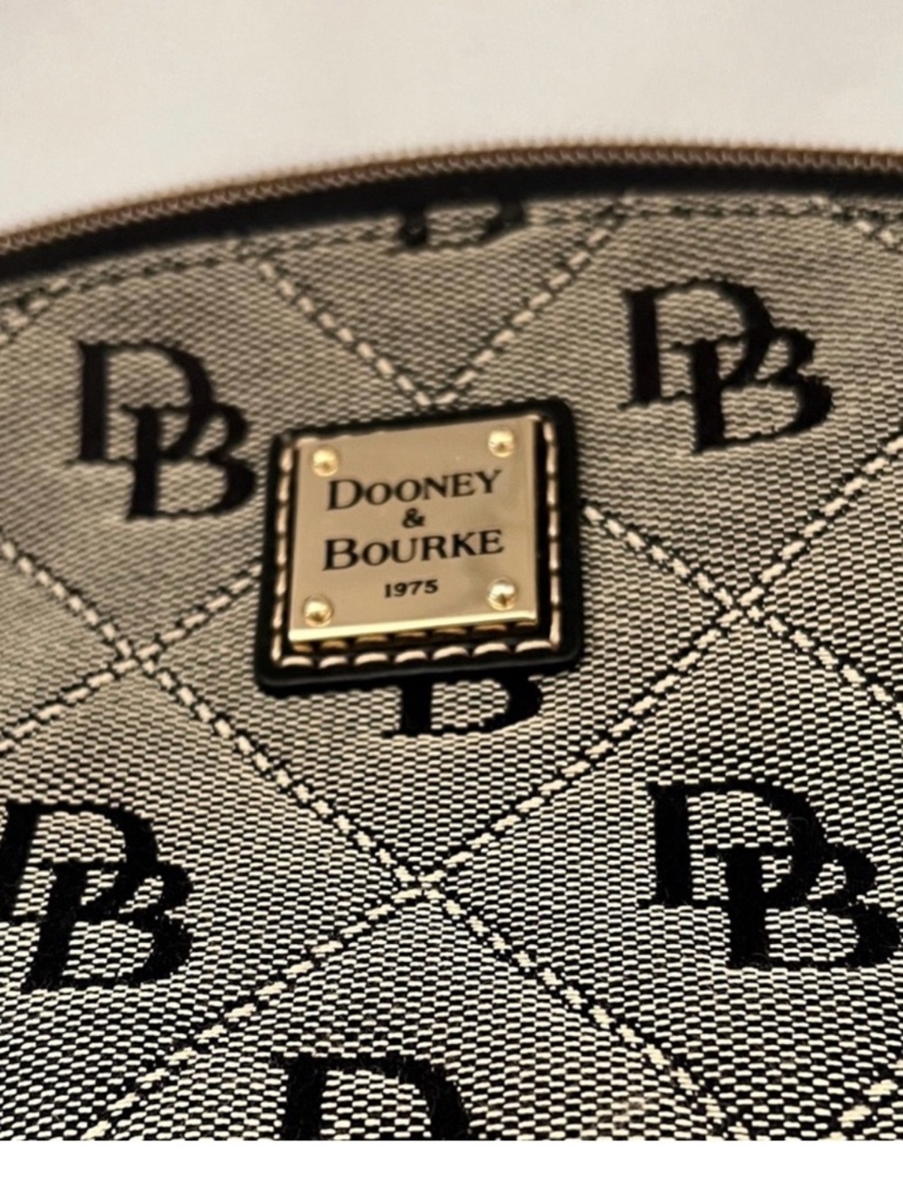 Dooney & Bourke EUC Gray Monogram Crossbody with Black Accents - Picture 5 of 8
